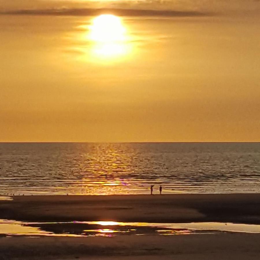Les Obiones, Vue Laterale Mer, Fort Mahon Plage, Magnifique Studio Cabine 4P, Avec Balcon , Parking Prive Gratuit, Wifi, Classe 2 Etoiles, Exposition Plein Sud En Baie De Somme Exteriör bild