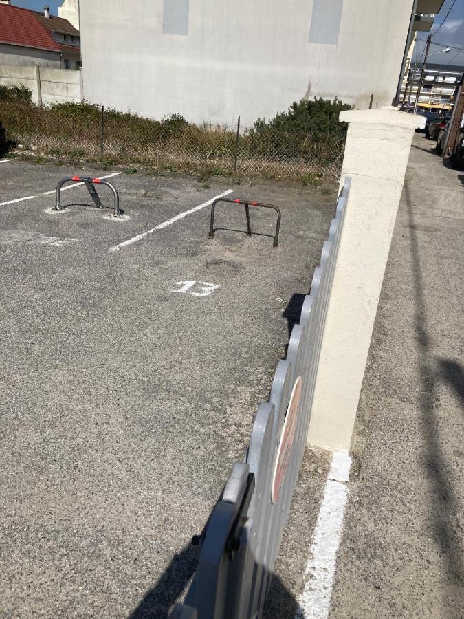 Les Obiones, Vue Laterale Mer, Fort Mahon Plage, Magnifique Studio Cabine 4P, Avec Balcon , Parking Prive Gratuit, Wifi, Classe 2 Etoiles, Exposition Plein Sud En Baie De Somme Exteriör bild